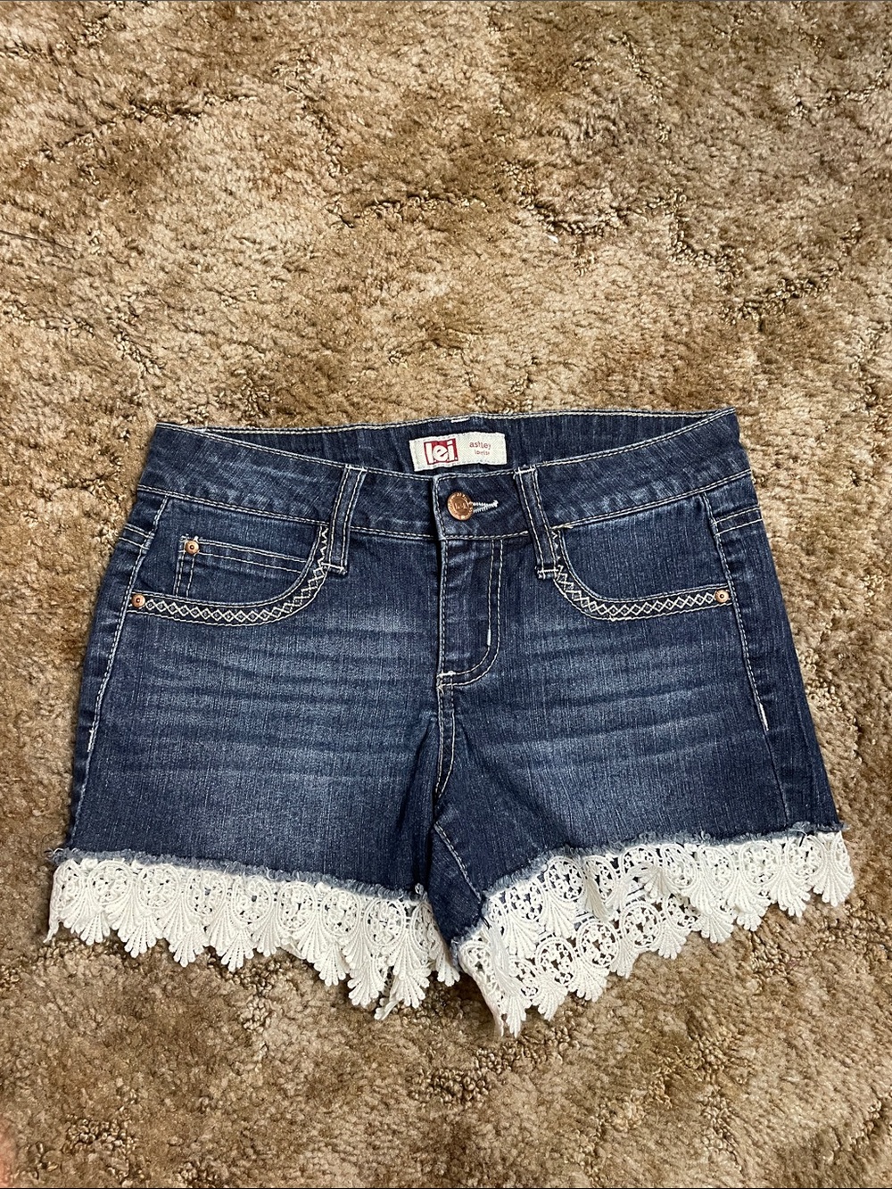 L.E.I Ashley Low Rise Y2K Lace Trim Jean Shorts Size 1